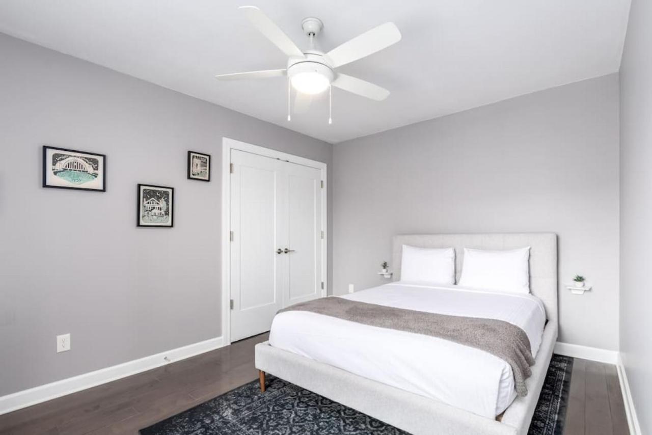 Soaring 2-bedroom Parkside Loft Walkable To It Hébergement de vacances *