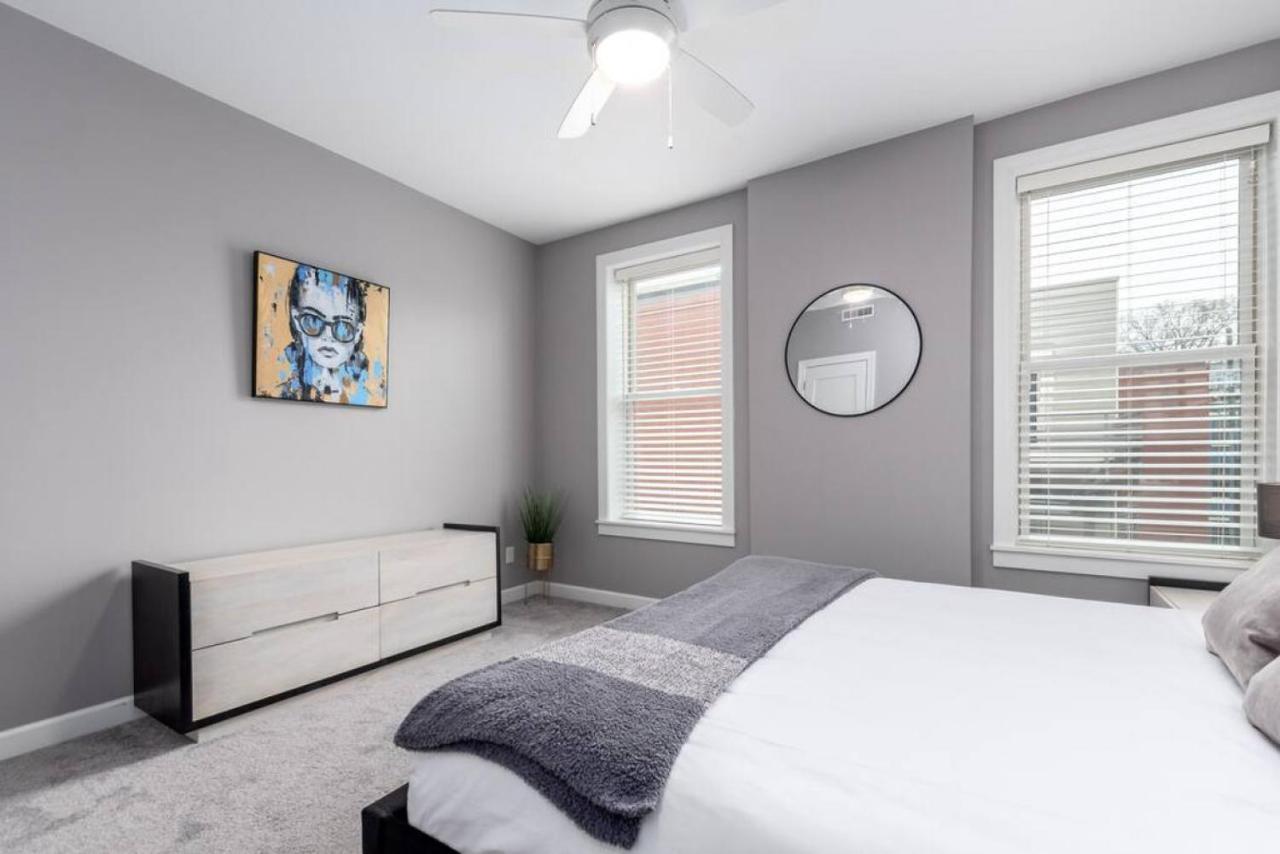 Soaring 2-bedroom Parkside Loft Walkable To It Hébergement de vacances *